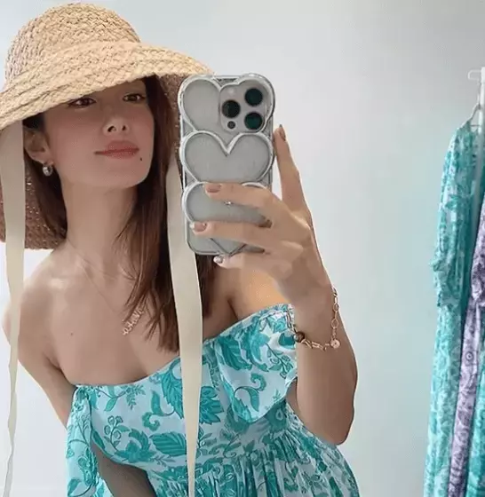 「ワォー！お美しい」美魔女ピラティストレーナー、抜け感キュートな”ブルーワンピースムービー”にファン熱視線「可愛いよ〜！」