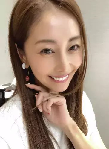 「この笑顔、反則級…！」熊切あさ美、春色満載の動画オフショットが話題に