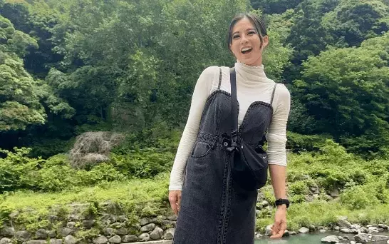 「魅力全開じゃないですか」美女トレーナー、箱根満喫の現地美ショットが”絵になる”とファンを魅了！