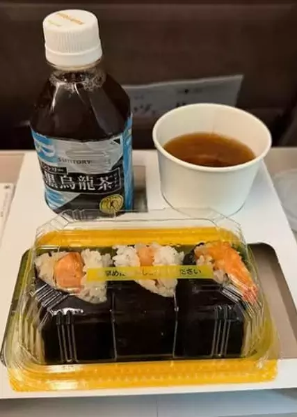 「黒烏龍茶でチャラにならないしんからー！」クロちゃんの朝食事件にツッコミ殺到