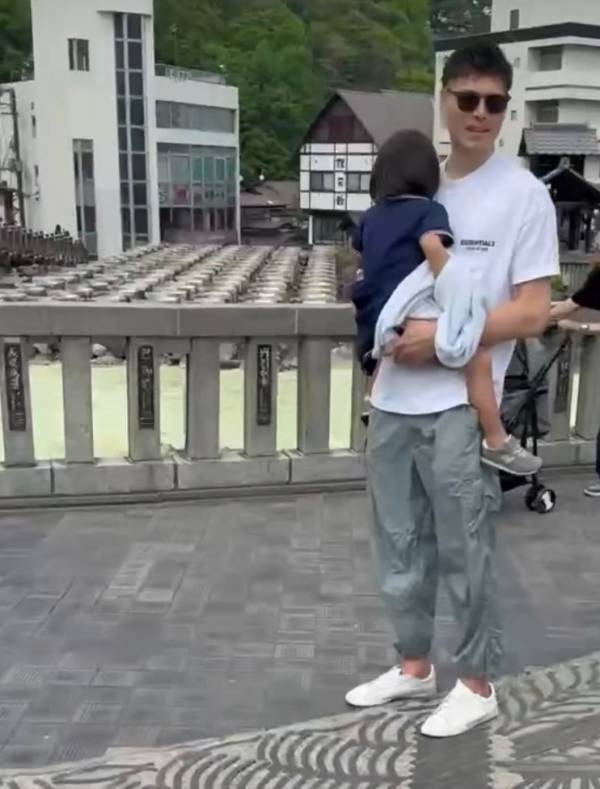 「優しいパパのお顔見れて嬉しいです」髙橋健太郎、家族で草津温泉旅行を満喫！