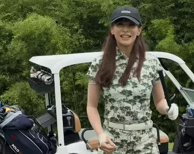 「かわいい」ゴルフ美女子、宮崎で魅せたパワフル・スイングムービーにファン拍手喝采！「いつも応援してます」