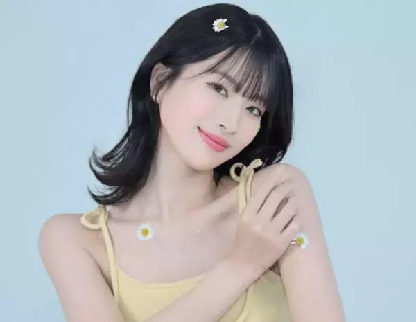 「あなたはとても美しい」人気レースクイーン、微笑みの”フラワー・ヴィーナスショット”を披露！ファンドキドキ状態