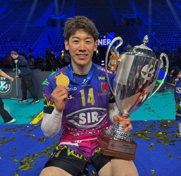 石川祐希、歓喜の優勝トロフィー！世界を魅了した男の「Grazie」に感動が止まらない