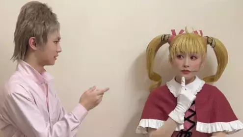 「人の話を聞かない、ビスケ」高橋愛、出演舞台"『HUNTER×HUNTER』THE STAGE 3"オフショが可愛すぎると話題に