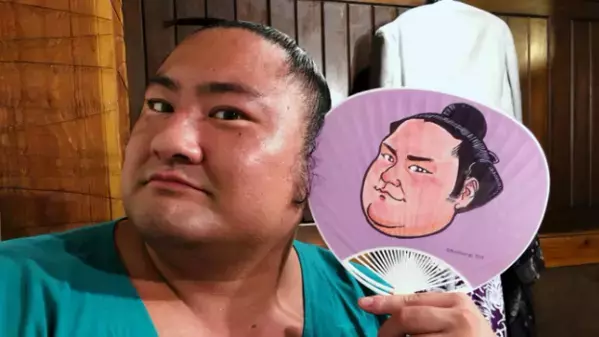 断髪までいよいよ1週間切り！元琴恵光、"琴恵光&amp;うちわエコー"お茶目ショットでラストスパート