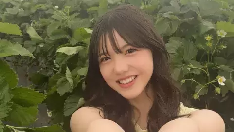 「食べすぎて指赤くなった笑笑」松尾そのま、イチゴ狩り堪能ショットがかわいい！