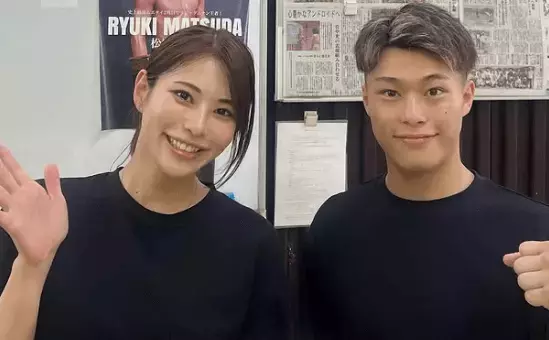 人気ラウンドガール、ムエタイ世界チャンプとのミット練習動画を公開！ペチペチパンチシーンにファン注目の眼差し「凄いですね」