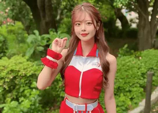 「可愛くて美しい」人気レースクイーン、OVAL ANGELのメンバーショットを公開！ファンメロメロに「新衣装めっちゃかわいい」