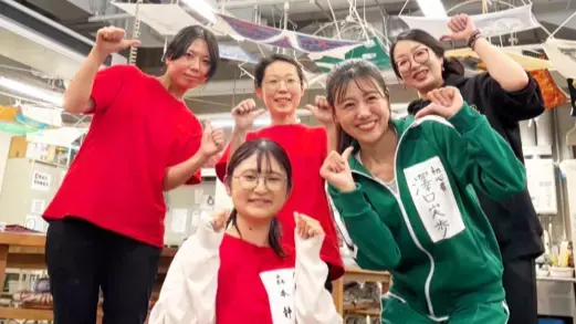 澤口実歩アナが“吹きガラス”に挑戦！大阪市立クラフトパークで見せた真剣な表情と笑顔が話題に