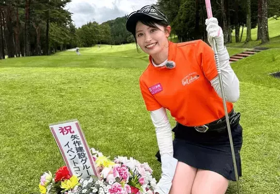 「可愛すぎます」美女ゴルファー、コンペに参加！オレンジウェアショットにファン歓喜「かわいい、教えてもらいたいな」