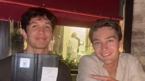 アレックス・アルボンが“友情ディナー”で話題沸騰！ジョージ・ラッセルとのモナコの一幕が大反響「ガチで払ってる！」