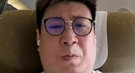 「ビジネスなのにフルフラットじゃない、、、」ストリーマー・こく兄がビジネスクラスで飛行機移動