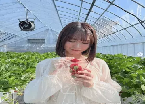 NMB48・池帆乃香が念願だったいちご狩りショットを披露