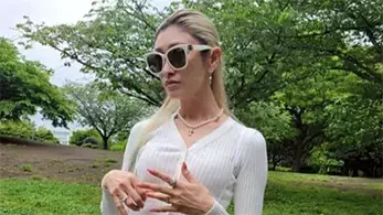 山田優、スリムなウエストが際立つコーデを爽やかに着こなし「いやぁ、無敵やぁ！」とファン悶絶