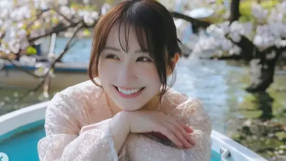 タレント・伊藤愛真 桜との相性が良すぎ！？「かわいい」「爽やか」と話題に！