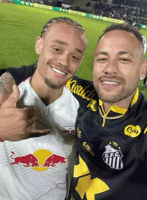 夢の再会！ネイマールとシャビ・シモンズが笑顔で共演！