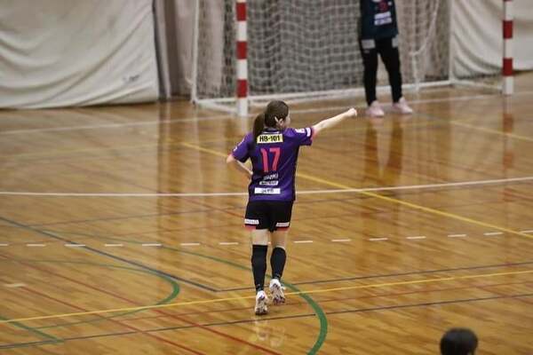 鳩野果歩、仲間の記録達成を祝福「400得点おめでとうございます」