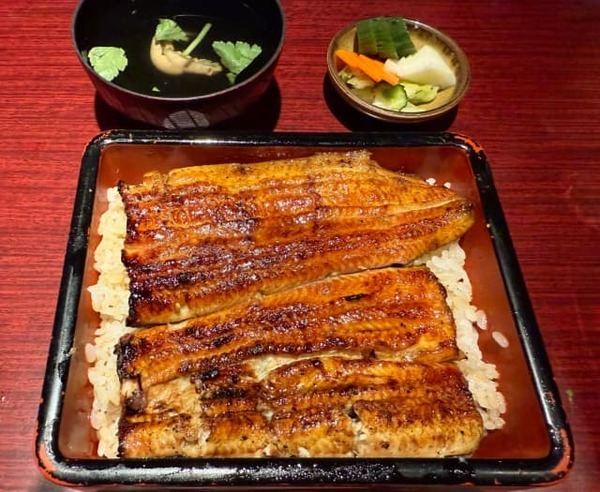 なだぎ武、人生初の二重層鰻重に「ボリュームが凄すぎて…」と絶句？