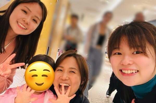 平野早矢香、全力で駆け抜けた梅村優香に熱いハグ。笑顔と涙の引退お疲れさま会