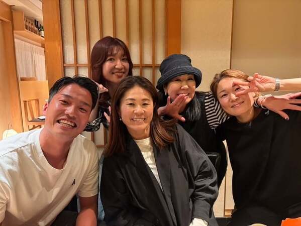 澤穂希、笑顔の再会と新たな出会い。リンゴとの爆笑トークとTHE Wファイナリストやましたとの貴重な時間