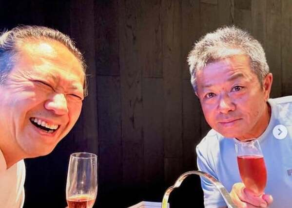 パティシエ鎧塚俊彦、マンゴー農園の川崎氏と調理部メンバーでしゃぶしゃぶを満喫！