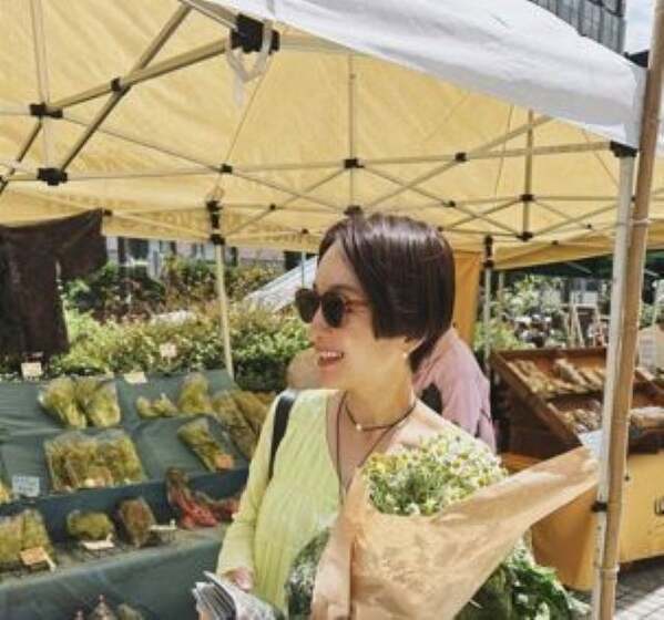 高山都、病院帰りも心は晴れやか。黄色のワンピースとハーブの香りに包まれて