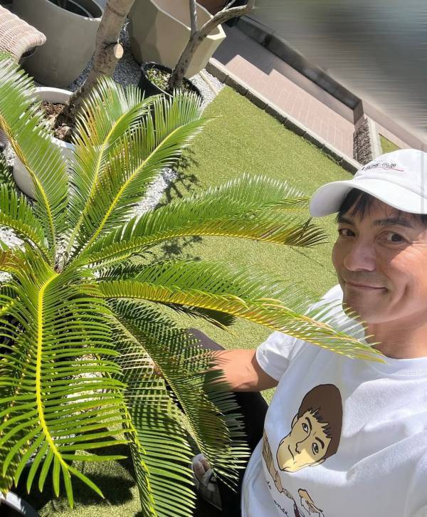 沢村一樹が着ている"Tシャツ"が気になる！？「え、Tシャツ可愛い､､､また正面の写真載せてください」