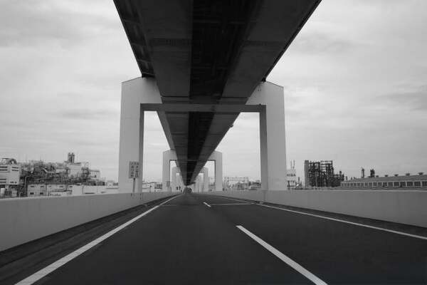 塩野瑛久、モノクロの道に託す決意。「しばらく電波不通」その先にある静かな覚悟とバトンの行方