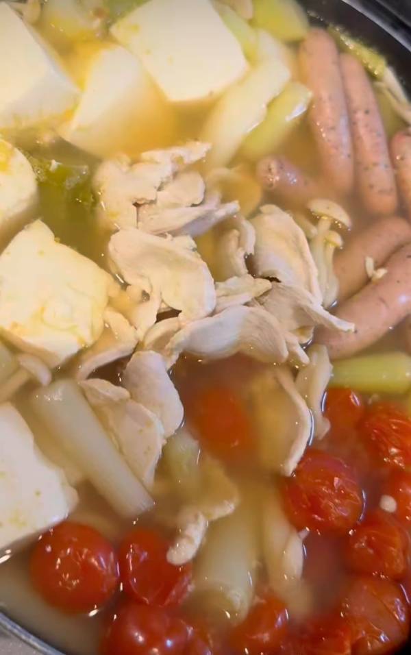 西山茉希、野菜たっぷり＆栄養満点"ネギ鍋"動画にファン舌鼓！「見てるだけで元気になる〜」