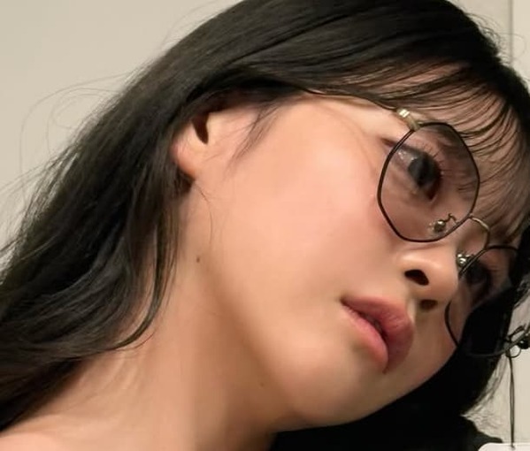 「顔面が尊すぎる」FRUITS ZIPPER・櫻井優衣、あのYouTuberが手がけたメガネをかけた姿を披露！