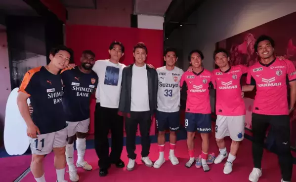 「かつてのチームメイトたちと」北野ラストマッチ後の豪華再会ショットが公開