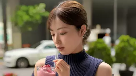 田原萌々アナの小旅行オフショットが話題！「スムージー一気飲み」に共感の声も