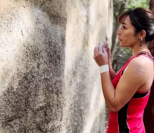 美女クライマー、”たまってた動画集”の開放！情熱のボルダリング・トライにファン注目の眼差し