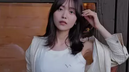 「ネイルもスタイルもカッコいい」モデル・新田さちか 最新ショットにファン悶絶！