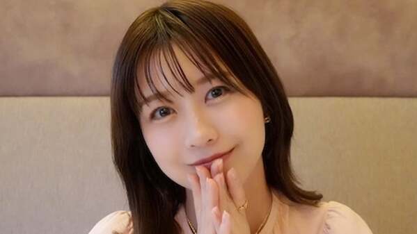 「1日お疲れ様です」元AKB48・篠崎彩奈の“ねぎらい”オフショットにファンから反応続々