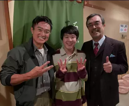 俳優・石黒賢、小日向星一の30歳をカーテンコールで祝福「おめでとう！」