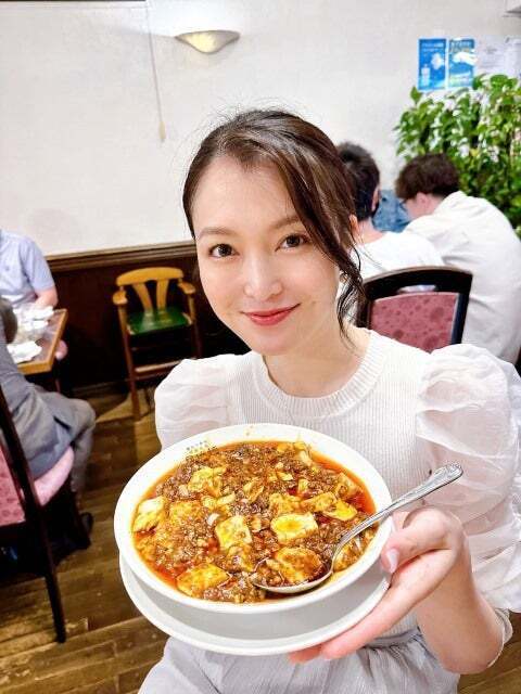 福田典子の笑顔が映える激辛麻婆。中華街・景徳鎮で出会った衝撃の一皿