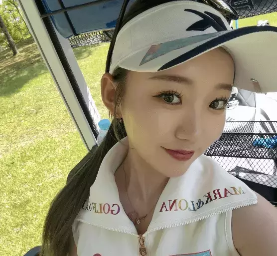 「全部可愛いんですけど」美女ゴルファー、バーディーに歓喜！”絶賛ノースリーブ＆スイングムービー”にファン夢中「可愛すぎるやろー」