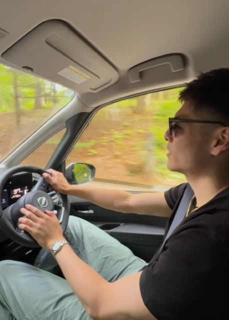 「愛情が伝わって素敵」「素敵な家族旅行」日本代表バレーボール選手のパパ姿にファン絶賛！？家族旅行でのオフ姿を動画で公開！