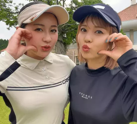 「彼氏なんじゃないかな？ってくらい…」歯科医師ゴルファー、美女と並んだ”ラブリーショット＆スイングムービー”にファンうっとり