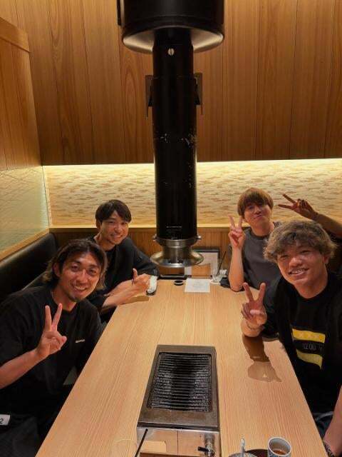 男子サッカー小林悠、旧友との再会ディナーで笑い溢れるひととき