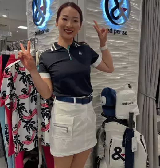 「美人ですね」美女ゴルファー、トークショーINショップ！店内ショット＆サインムービーにファン歓喜「可愛いい」