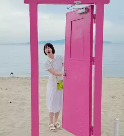 「彼女にしてほしい仕草、第一位です」美女スポーツモデル、渚の”どこでもドアから・こんにちは”ムービーを披露！ファンフォーリンラブ