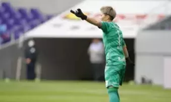 木稲瑠那、2025‑26も“紫の守護神”として広島レジーナ継続決定！