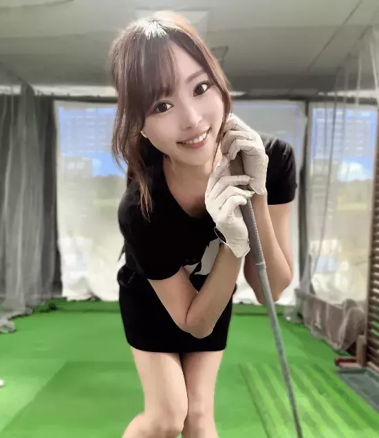 美女Rクイーン、ゴルフ女子モードのスイッチ・オン！近写ショットにファンハート・点火「「可愛い〜」」