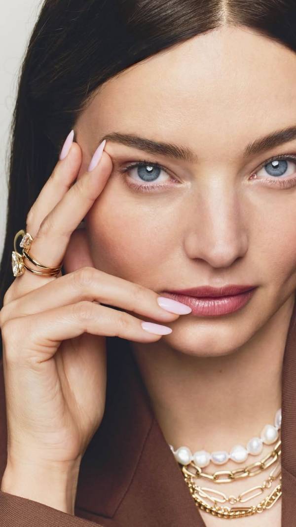 「なんてゴージャスなの！」42歳とは思えない世界的モデルが美貌を披露