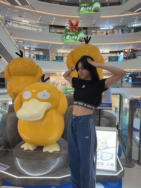 人気女性声優が”コダック”の仲間入り！？おなじみポーズのショットが可愛すぎると話題に！