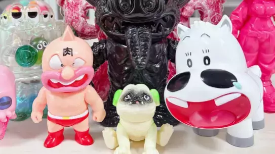 デカキンが“ソフビ愛”を炸裂！キン肉マンやマキバオーも登場にファン歓喜