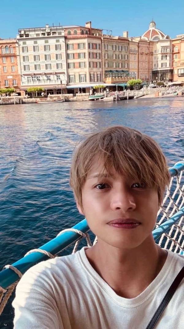 「…これどういう感情で撮った写真や？笑」WEST. 中間淳太が東京ディズニーシーでの写真を振り返る。得意の中国語でもコメント